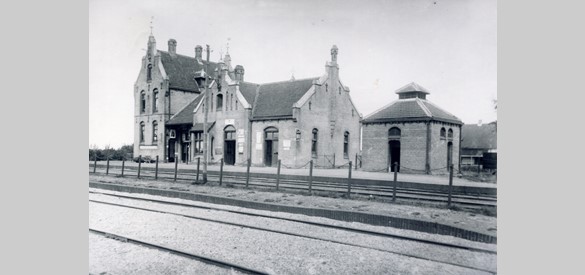 Stationsgebouw van station Ressen-Bemmel. 1879.
