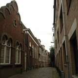 De Nonnenstraat met de synagoge uit 1756. © Fotocollectie Regionaal Archief Nijmegen, CC BY 4.0
