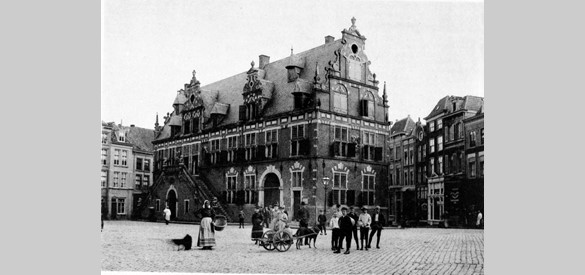 Een hondenkar op de markt in Nijmegen, 1910.