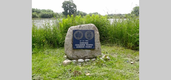 Oorlogsmonument bij de IJssel (gemeente Voorst), als herinnering aan de oversteek van de geallieerde troepen op 12 april 1945 op deze plaats