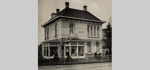 De toonzalen van de L.O.V. in Oosterbeek - Hoekhuis (1911)