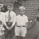 Theo Schuurman (links, met het stropdasje), op ca. tienjarige leeftijd na de oorlog © Privécollectie Schuurman