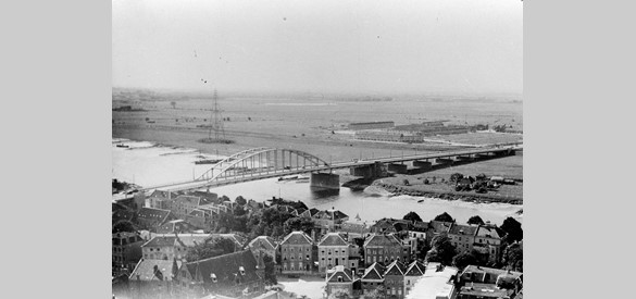 Rijnbrug en eerste bebouwing Arnhem-Zuid (Malburgen-Oost), 1937