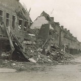 Zo troffen de mannen van de Brabantse Hulpverleningsdienst de verlaten stad Arnhem aan vlak na de bevrijding van de Veluwe. © Foto Gelders Archief