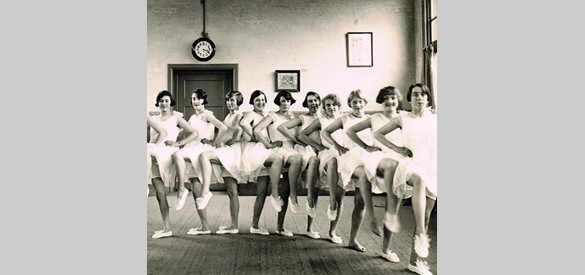Vanaf september 1928 werden ook meisjes en dames en kleuters toegelaten tot de vereniging.