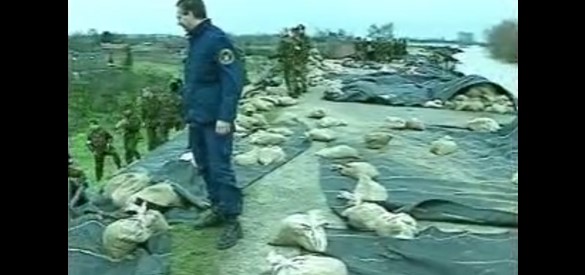 Versterking van de dijk bij Ochten in 1995 (screenshot film)