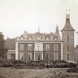 Het huis op Hof te Dieren in 1880 © Twickel archief, Delden
