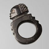 De zwarte ring, gevonden in een nederzetting in Huissen © Museum het Valkhof
