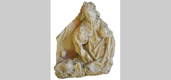 Godsbeeld, gevonden bij het omkeren van een plaat kalksteen (februari 2018)