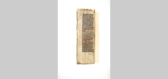 Oud handschrift uit klooster Bethlehem op boekbindmateriaal