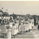 Kinderprocessie in vluchtoord Nunspeet, juni 1917 © Streekarchivariaat Noordwest-Veluwe