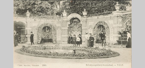 De Schelpengalerij van Rosendael als toeristische attractie. Prentbriefkaart omstreeks 1900.