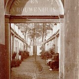 Het Oude Mannen- en Vrouwenhuis aan de Lange Havendijk. Gesticht rond 1435 door Vrouwe Elisabeth.