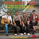 De hoes van de langspeelplaat ‘Groesbeeks Plat’ uit 1982. De voordrachtkunstenaars zijn H. Gerrits (Hent van Ton), J. Eikhout (Jan van Sûr) en W. Sillessen (Wim ’t Olliepitje). De gitarist is J. Jacobs (Joke van Enne). Tussen de haakjes staan hun bijnamen. Collectie G.G.Driessen.