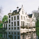 Kasteel Staverden. In de eerste helft van de 20ste eeuw zwaaide H.Th. s' Jacob de scepter op Staverden. In 1929 behoorde hij tot de oprichters van Het Geldersch Landschap en hij was tot zijn overlijden bestuurslid. Zijn erfgenamen maakten het de Stichting Geldersch Landschap/Geldersche Kasteelen in 1963 mogelijk Staverden aan te kopen. glk.nl