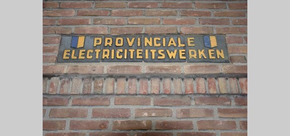 Een plakkaat van de Provinciale Elektriciteitswerken