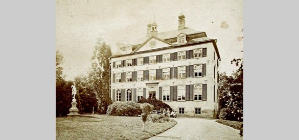 In Duitsland is in 2012 een foto van kasteel Sinderen uit 1875 opgedoken