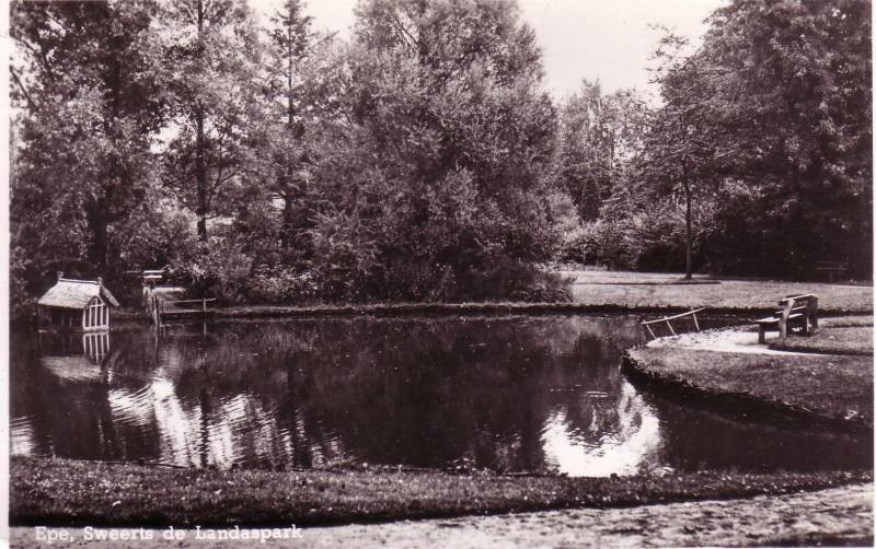 Bij de vijver van het Sweerts de Landaspark heeft tot 1810 het kasteel Quickborn gestaan, waar de familie Domseler generaties lang heeft gewoond.