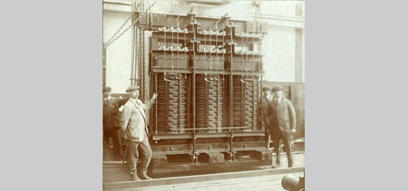 Een 4000 kVA transformator uit 1916 (Bron: Stichting Willem Smit Historie)