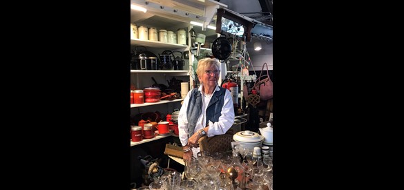 Jennie Kemp in haar winkel 2023
