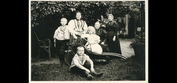 Familie Schaars Jordaan bij Molenhuis voor 1898