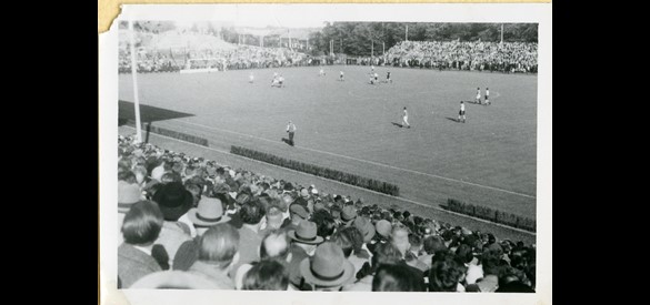 Opening Vitessestadion Nieuw-Monnikenhuize, wedstrijd Vitesse-Feijenoord, 03-09-1950