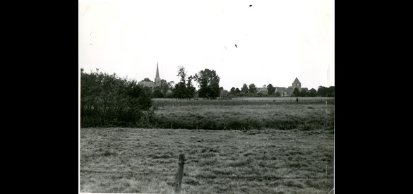 Links Oude Matheuskerk Ren rechts RK Matheuskerk Eibergen