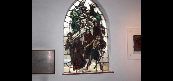 Glas-in-loodraam in de kapel