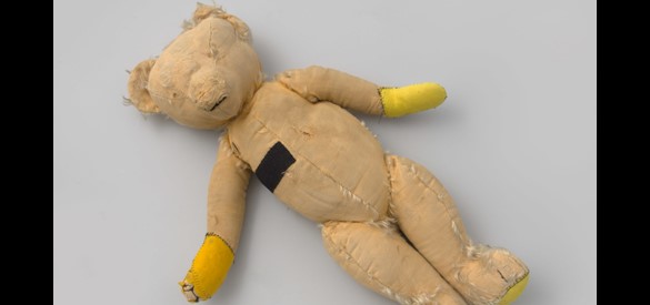 De teddybeer meegenomen door Arnold Wolters voor zijn dochter, 1944.