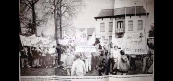 Protest door Belangengroep Wamel bij het oude gemeentehuis.