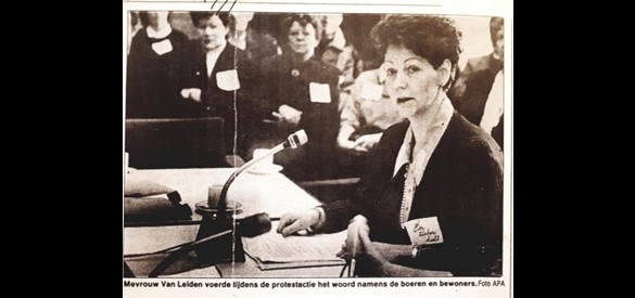 Protest van Hou Alphen Heel onder leiding van Thea van Leiden, maart 1991