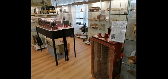 Vitrines in het Openbaar Vervoer & Speelgoed Museum.