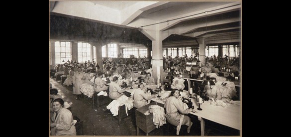 Confectieafdeling van de Tricotfabriek in Winterswijk, 1925, Fotobureau, N.V. Ver.
