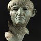 Bronzen portretkop van Trajanus, eind 1ste eeuw n.Chr., gevonden vlakbij Xanten. © Collectie Valkhof Museum, bruikleen RCE, publiek domein.