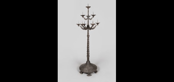 Smeedijzeren kandelaber met kaarsenhouders uit kasteel Doorwerth, 1900-1920.
