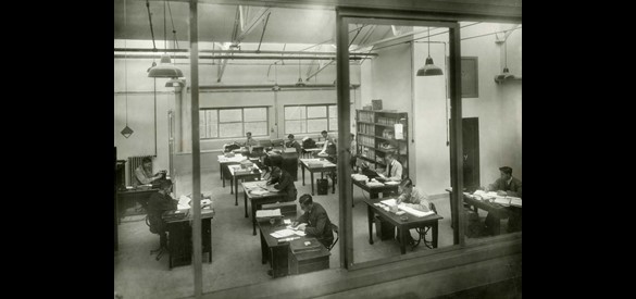 Foto Grijpink Nijmegen, kantoor van de Robinson schoenfabriek, 12/1934.