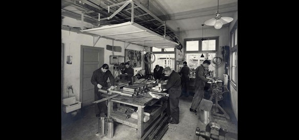 Foto van de ADO werkplaats in Bilthoven, ca 1938, Fotostudio Nico Zomer.
