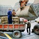 Transport van de Godenpijler, Museum Kamstraat, 1980. ©