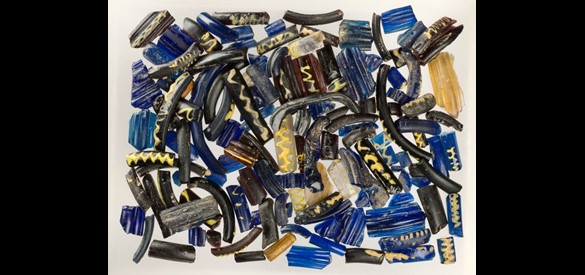 Glazen armbanden, gevonden in het Middennederlandse Rivierengebied, ca. 200 v.Chr - 100 n.Chr.