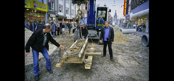 In 2001 werd de Loden Lady uit de Nijmeegse Burchtstraat verplaatst.