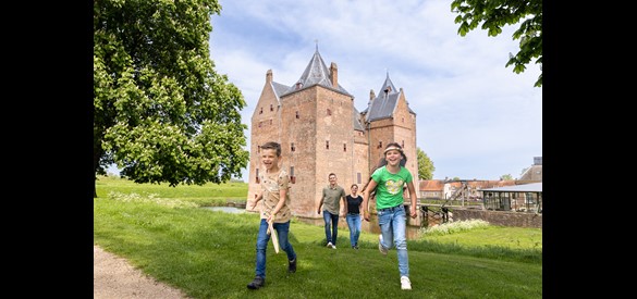 Tijdens de zomervakantie is Slot Loevestein het toneel van talloze extra activiteiten.