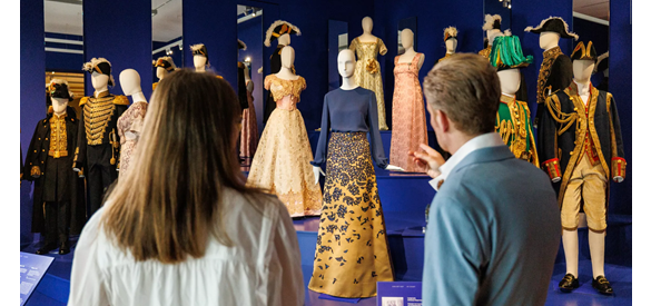 Beeld uit de tentoonstelling 'Dresscodes'.