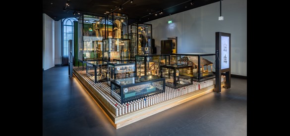 Beeld uit de tentoonstellingsruimte van Museum Bronbeek.