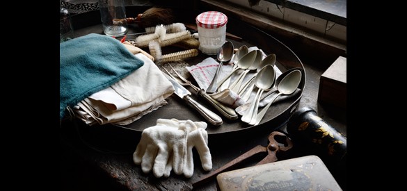 Poetsen in huis Verwolde