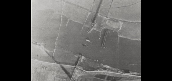 Zwaar beschadigde spoorbrug Oosterbeek, maart 1945.