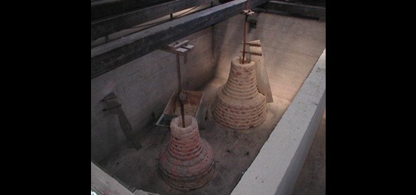 Klokken gieten.