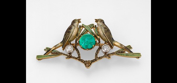 René Lalique, broche met twee vogels met lariksblad, chrysopraas.