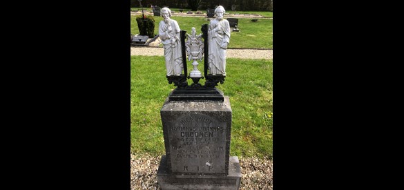 Grafsteen van oud-zouaaf Adrianus Croonen op het kerkhof in Ewijk. (1)