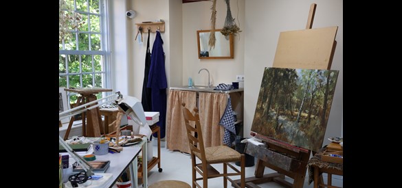 Het nieuwe atelier van Marius van Dokkum in het museum.