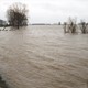 De Waaldijk bij Heesselt met peilschaal op 1 februari 1995. © Henri Cormont, beeldbank Rijkswaterstaat CC-BY.